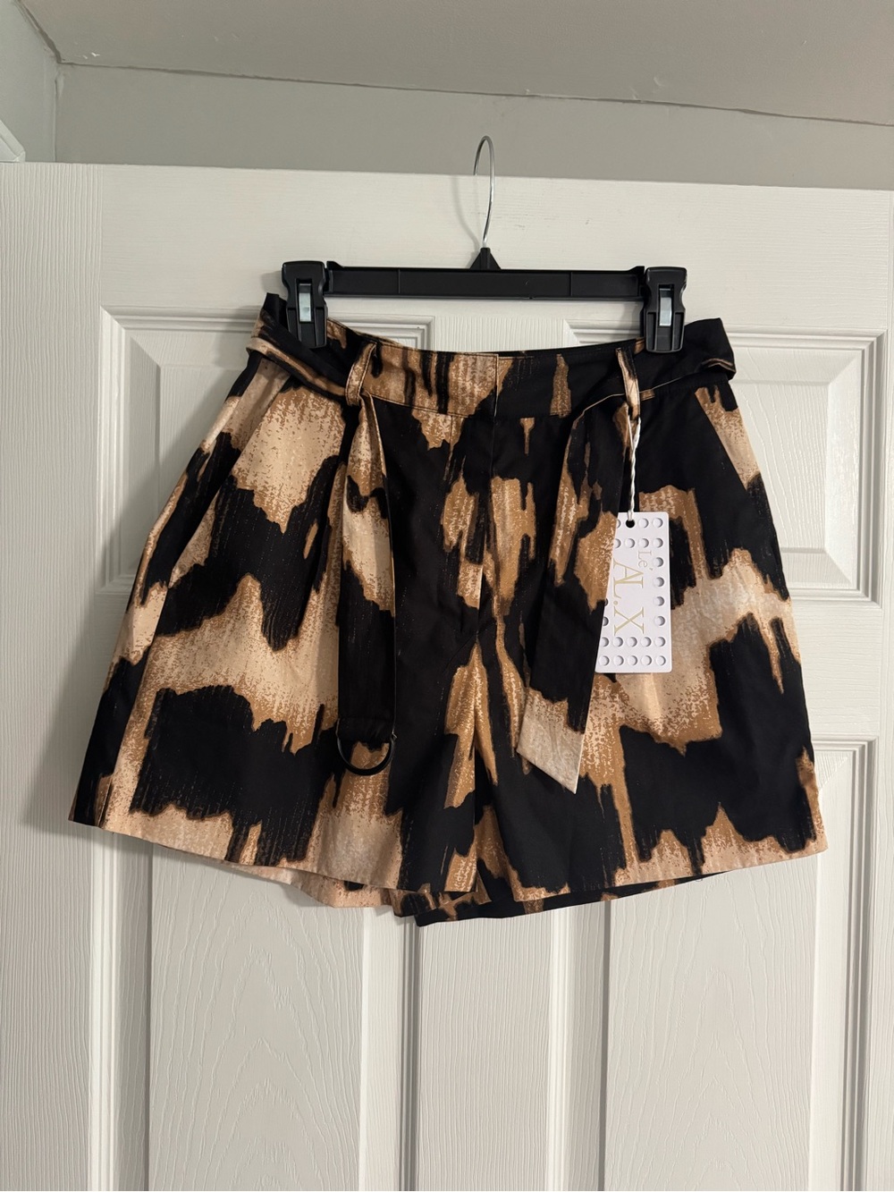 Le’ AL.X Abstract Print Belted High Rise Pleated Trouser Shorts Size 4